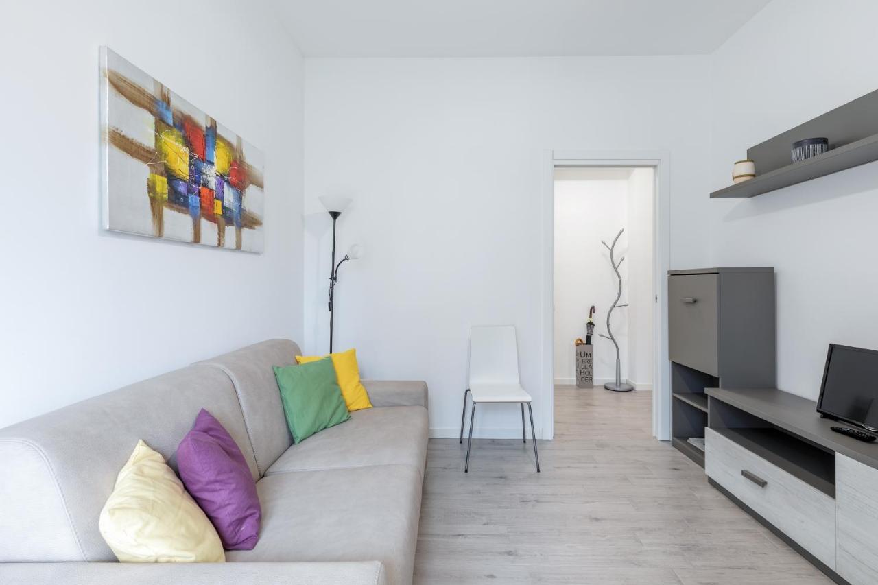 Piazza De Angeli M1 Comfortable Flat With Balcony Milão Exterior foto