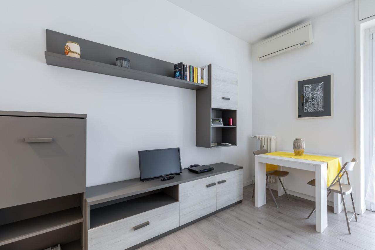 Piazza De Angeli M1 Comfortable Flat With Balcony Milão Exterior foto