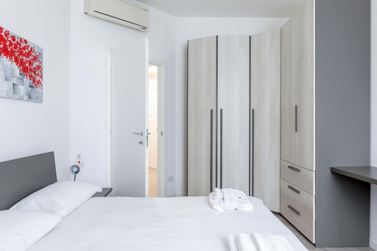 Piazza De Angeli M1 Comfortable Flat With Balcony Milão Exterior foto